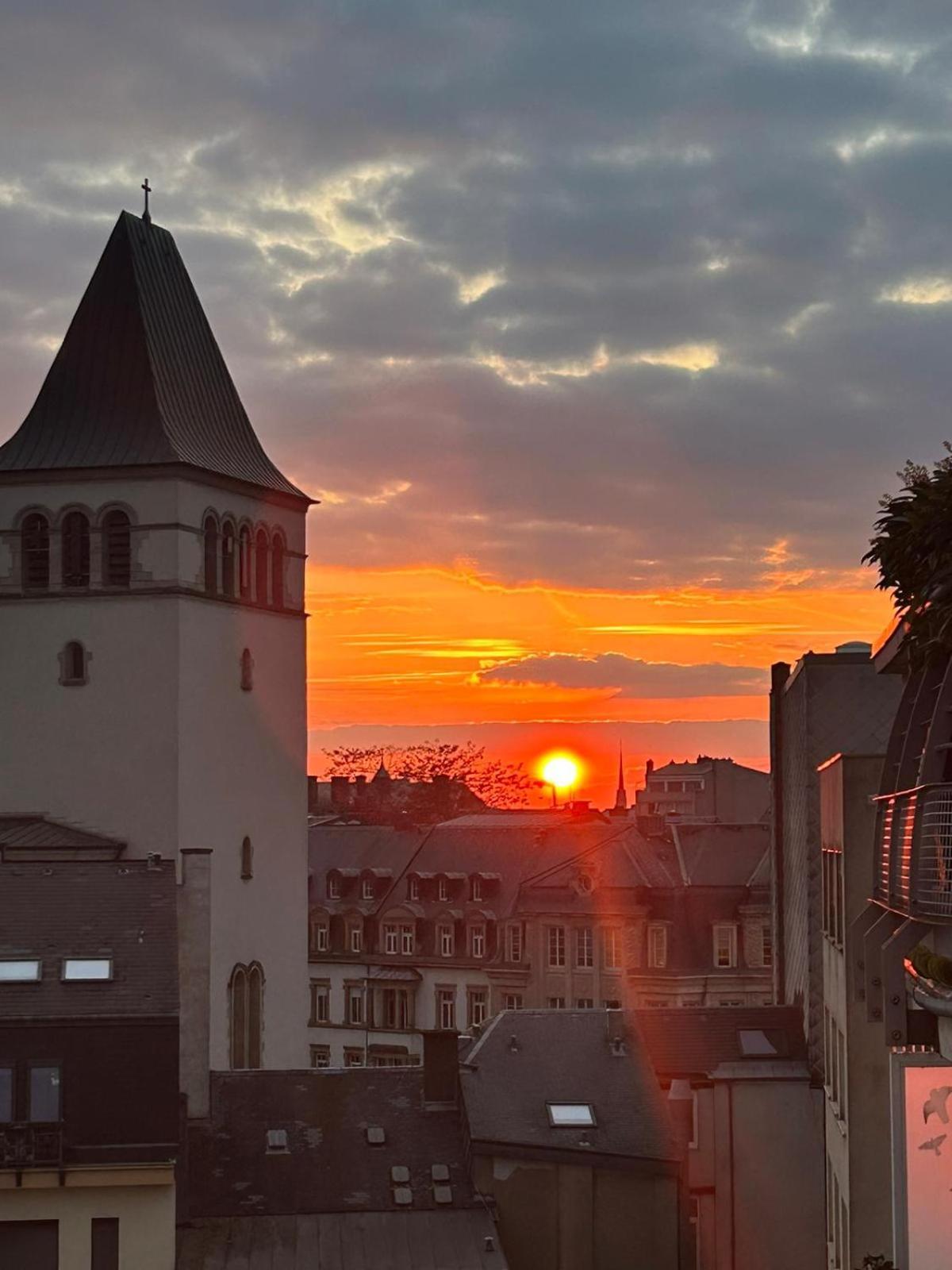LUXURY PENTHOUSE APARTMENT WITH 3 Balconies -2 BEDROOMS&PETRUS VIEW Luxemburg Exterior foto